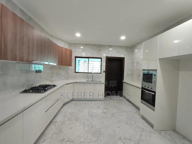 3bdrm Apartment in Kil, Kileleshwa for sale