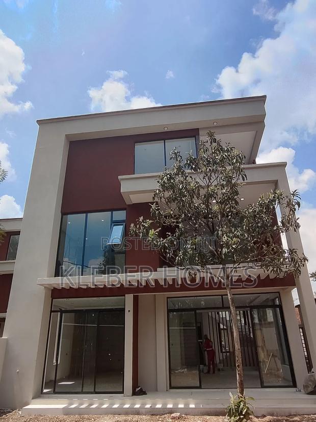 5bdrm Villa in Lavington for sale