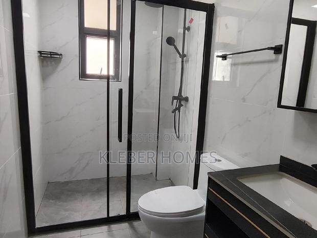 6bdrm Apartment in Syokimau for sale