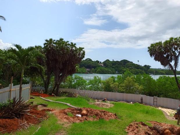 1/4 Acre With Ocean Access for Sale in Shanzu Ls145