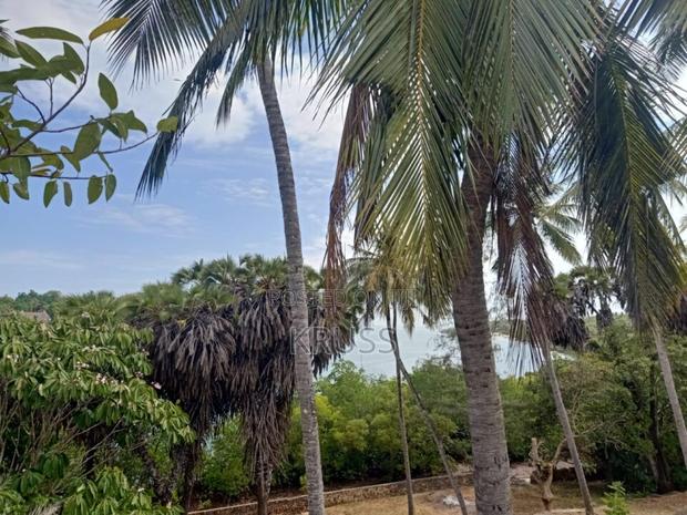 1/4 Acre With Ocean Access for Sale in Shanzu Ls145