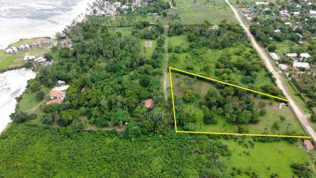 Quarter Acre With Beach Access for Sale in Kikambala Ls196