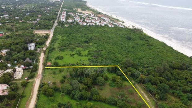 Quarter Acre With Beach Access for Sale in Kikambala Ls196