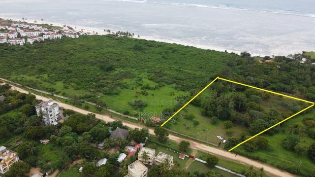 Quarter Acre With Beach Access for Sale in Kikambala Ls196
