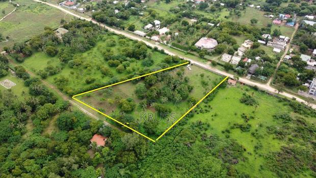 Quarter Acre With Beach Access for Sale in Kikambala Ls196