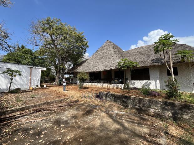 4bdrm House in Kikambala for sale