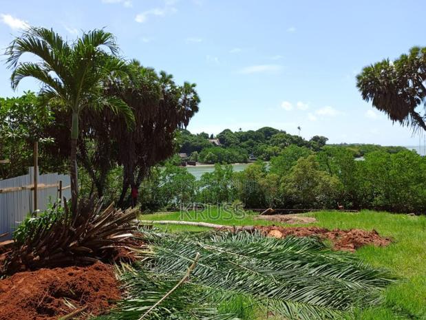 1/4 Acre With Ocean Access for Sale in Shanzu Ls145