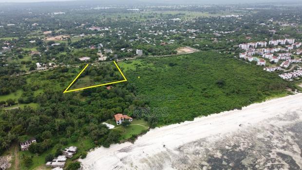 Quarter Acre With Beach Access for Sale in Kikambala Ls196