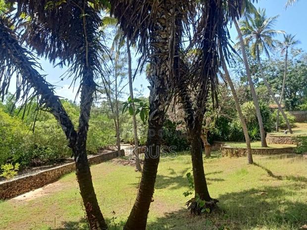 1/4 Acre With Ocean Access for Sale in Shanzu Ls145
