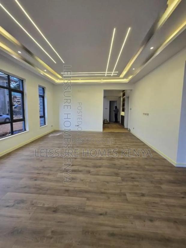 5bdrm Villa in Lavington for sale