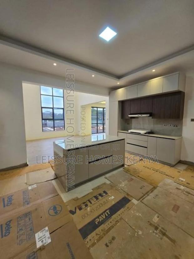 5bdrm Villa in Lavington for sale