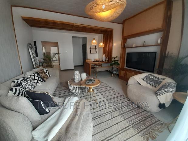 2bdrm Apartment in Gateway Mall Area for sale