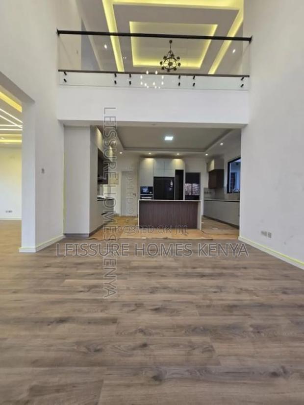 5bdrm Villa in Lavington for sale