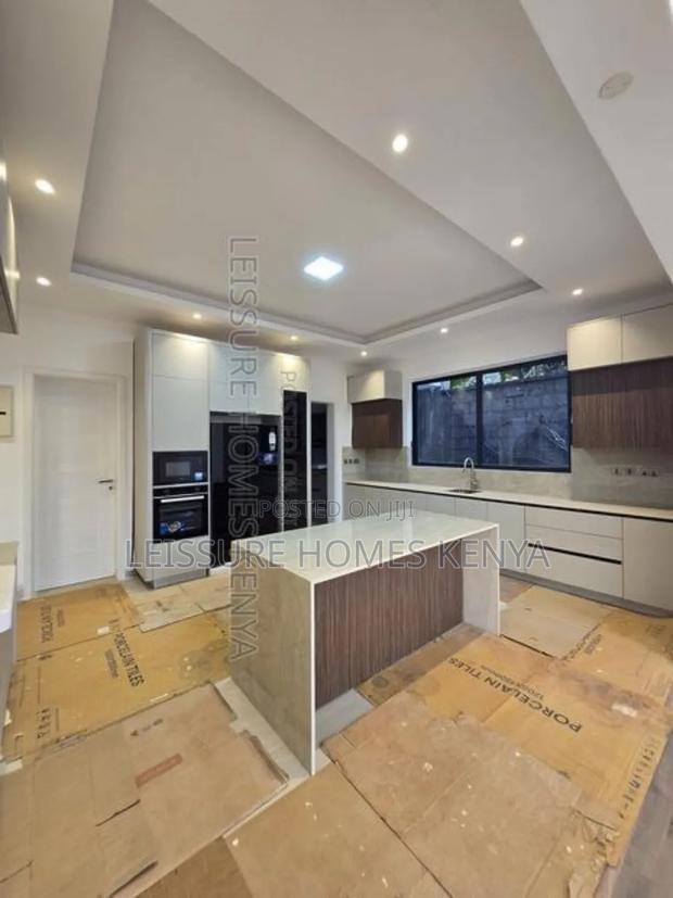 5bdrm Villa in Lavington for sale