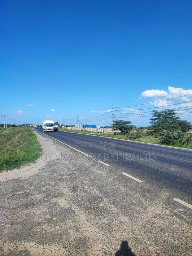 6 Acres on Tarmac Also Touching Kisaju Prayer Centre Road.