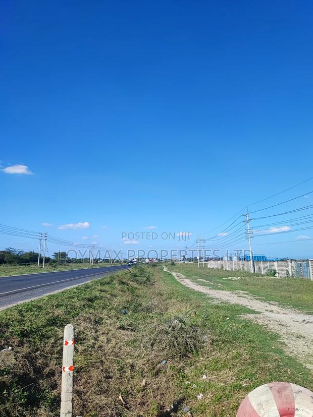 6 Acres on Tarmac Also Touching Kisaju Prayer Centre Road.