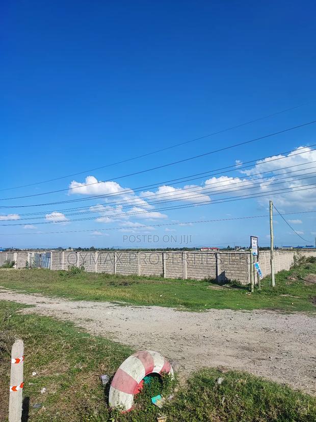 6 Acres on Tarmac Also Touching Kisaju Prayer Centre Road.