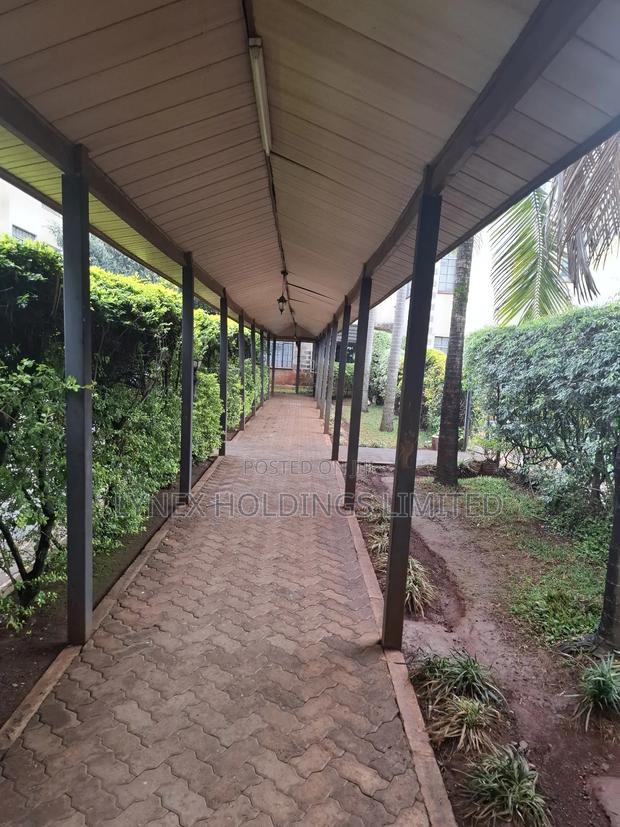 3bdrm Apartment With Sq in Valley Arcade for Rent