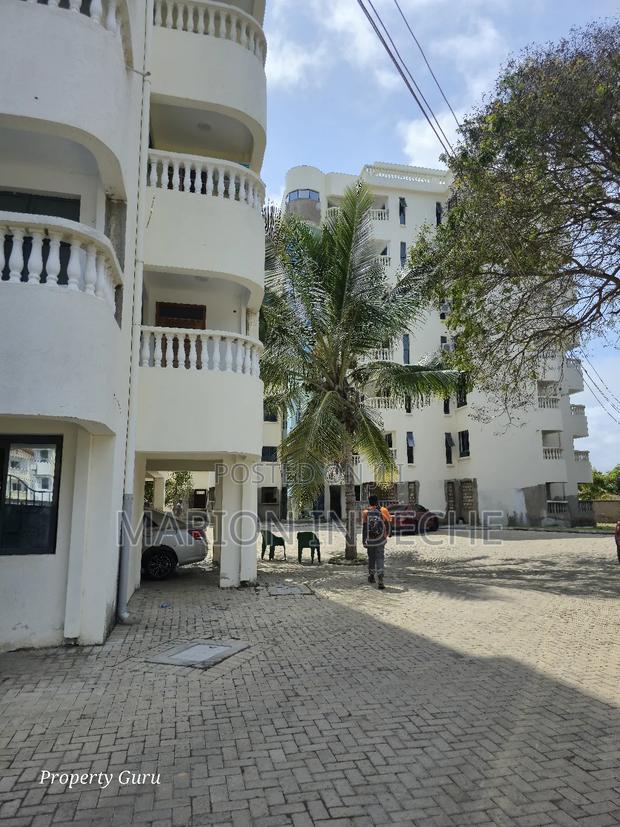 3bdrm Apartment in 5Th Avenue, Nyali for sale