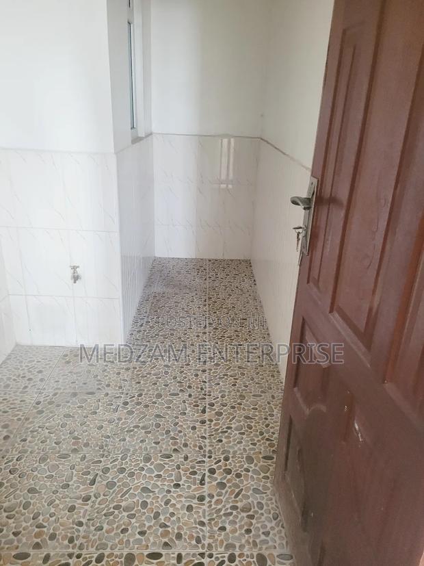 3bdrm Apartment in Kisimani Heights, Ziwa la Ngombe for rent