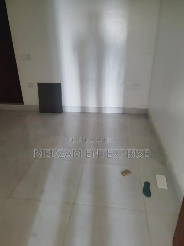 3bdrm Apartment in Kisimani Heights, Ziwa la Ngombe for rent