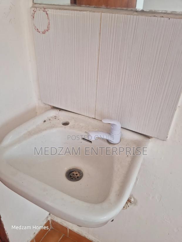 1bdrm Bedsitter in Beach Road, Nyali for rent