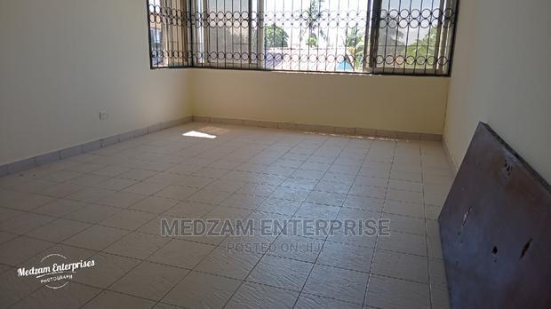 3bdrm Apartment in Kisimani, Ziwa La Ngombe for Rent