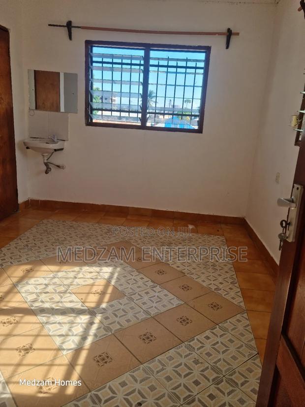 1bdrm Bedsitter in Beach Road, Nyali for rent