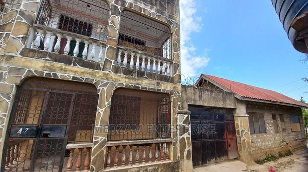 9bdrm Maisonette in Ziwa la Ngombe for sale