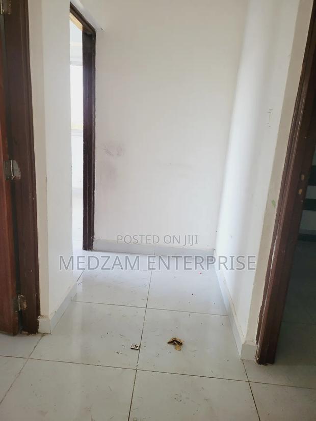 3bdrm Apartment in Kisimani Heights, Ziwa la Ngombe for rent