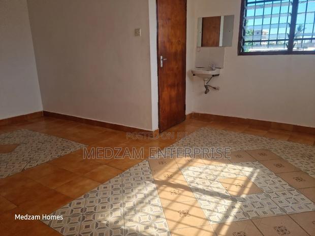 1bdrm Bedsitter in Beach Road, Nyali for rent