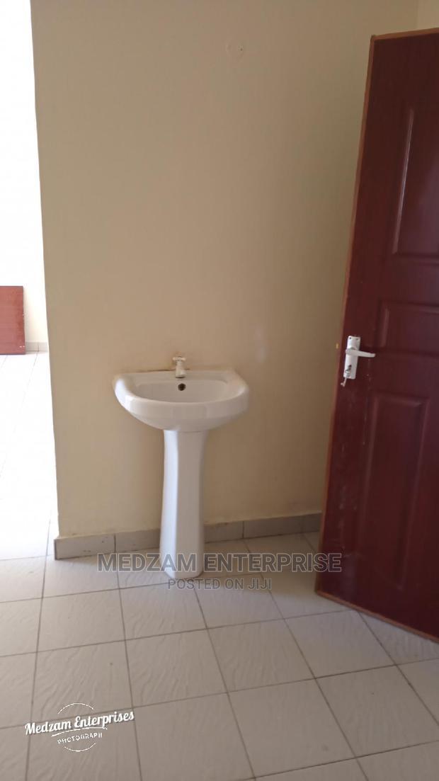 3bdrm Apartment in Kisimani, Ziwa La Ngombe for Rent