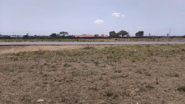 JUJA, 5 Acres Touching Tarmac