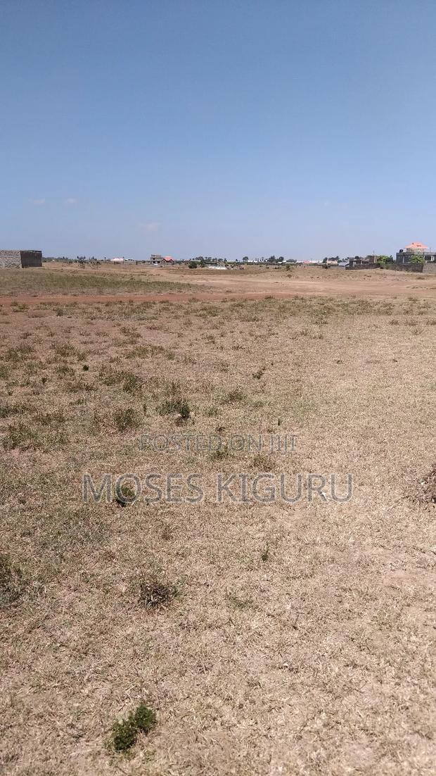 JUJA, 5 Acres Touching Tarmac