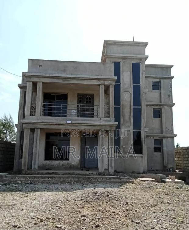 5 Bedroom Mansionte in Katani