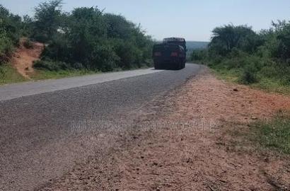 Embu, Mutuobare,1 Acre on Sale Near Tarmac Road Center.