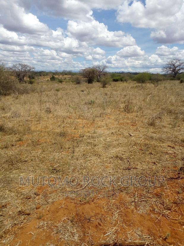 3acres Touching Athi River.