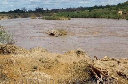 3acres Touching Athi River.
