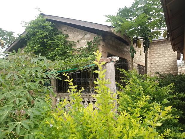 House for Sale in Kombani