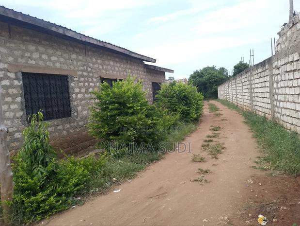 House for Sale in Kombani