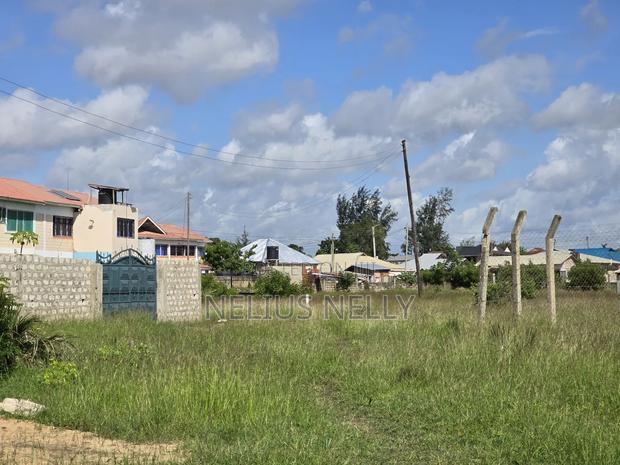 Utange Prime Plots for Sale