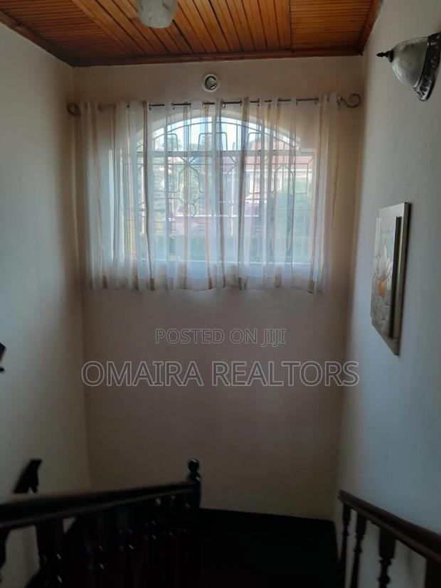 5bdrm House in Naka for rent