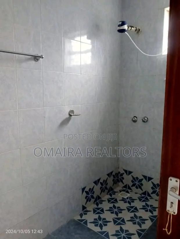 5bdrm Mansion in Naka Estate, Nakuru for sale