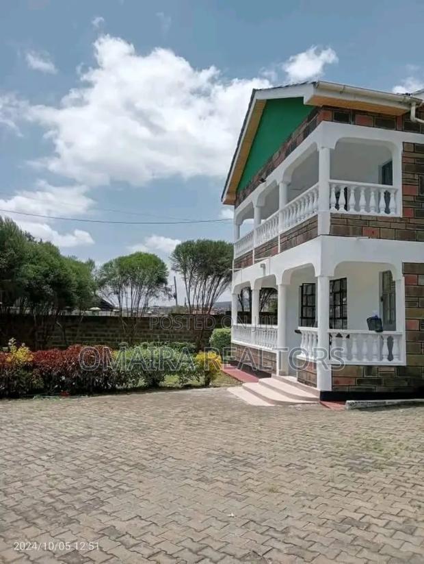 5bdrm Mansion in Naka Estate, Nakuru for sale