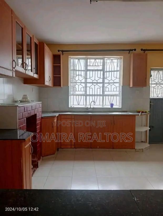 5bdrm Mansion in Naka Estate, Nakuru for sale