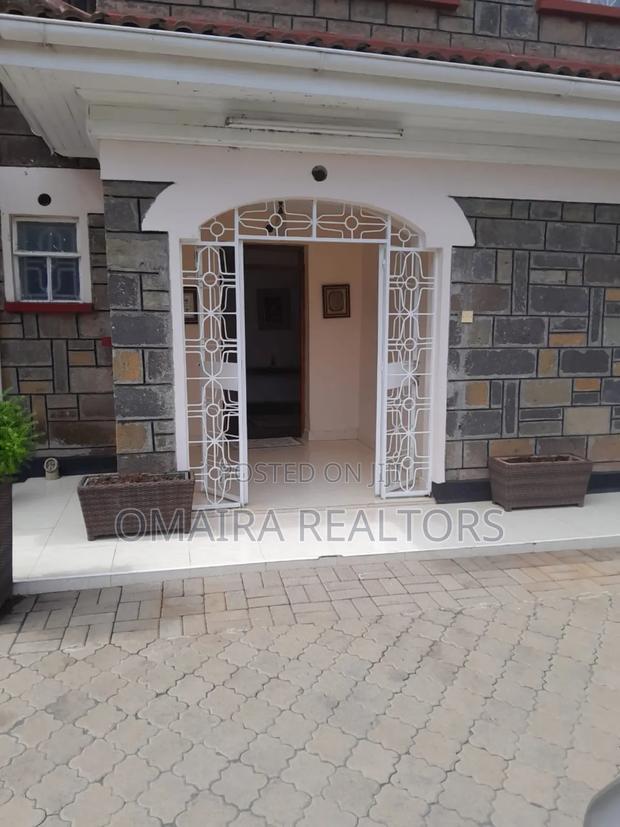 5bdrm House in Naka for rent