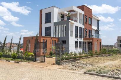 4bdrm Townhouse/Terrace In Membley For Sale