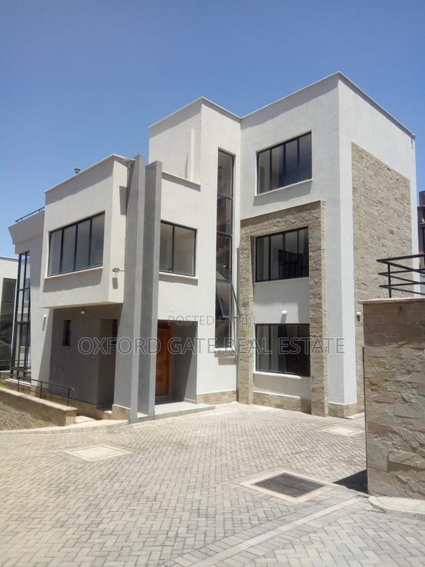 5bdrm Townhouse/Terrace in Lavington, Muthangari for sale