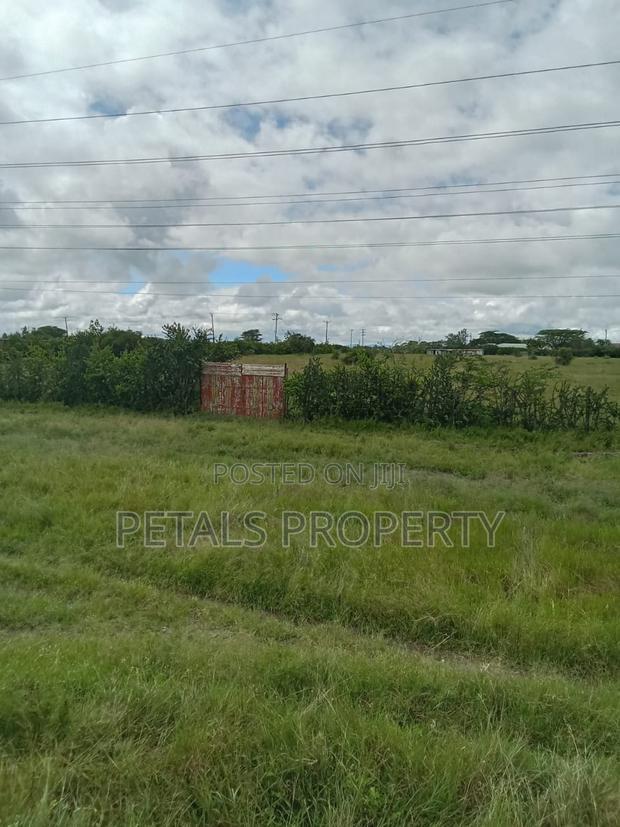 5 Acres for Sale in Kitengela Touching Tarmac