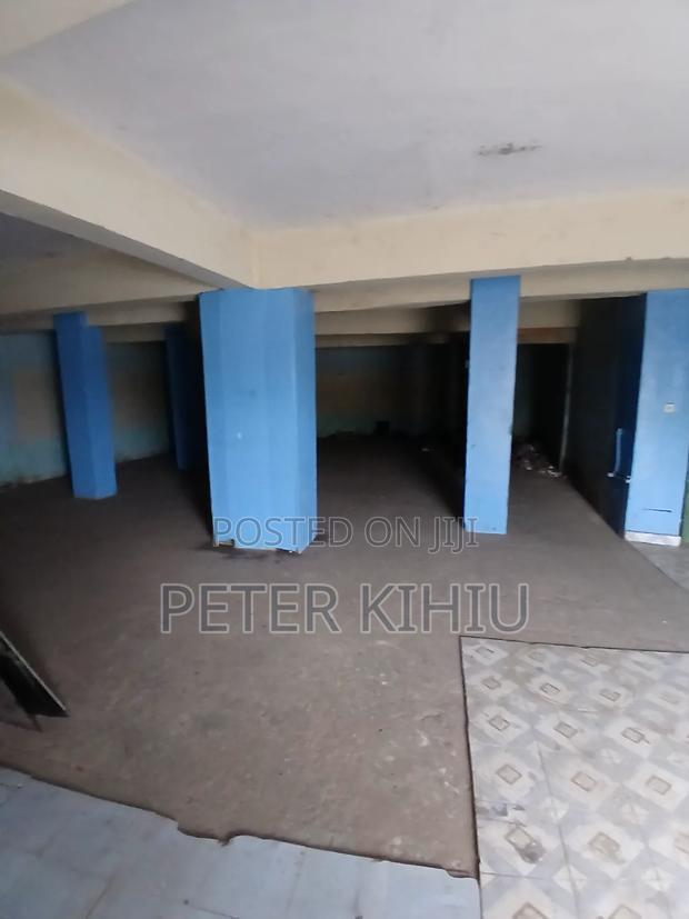 Shop to 1800sqft at Donholm in a Busy Location